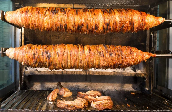 İzmir 'deki yerel pazarda Kokorec.