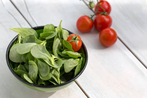 Pursallad Med Tomater Och Gurka — Stockfoto