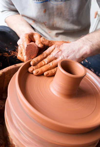 Manos Trabajando Rueda Cerámica —  Fotos de Stock