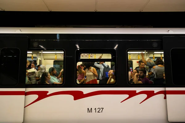 Basmane Izmir Turquía 2019 Estación Metro Basmane Pasajeros Esperando Movimiento — Foto de Stock