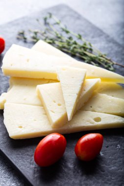 Trakya bölgesinden dilimlenmiş Tulum Peyniri / Türk Tulumu Peyniri.