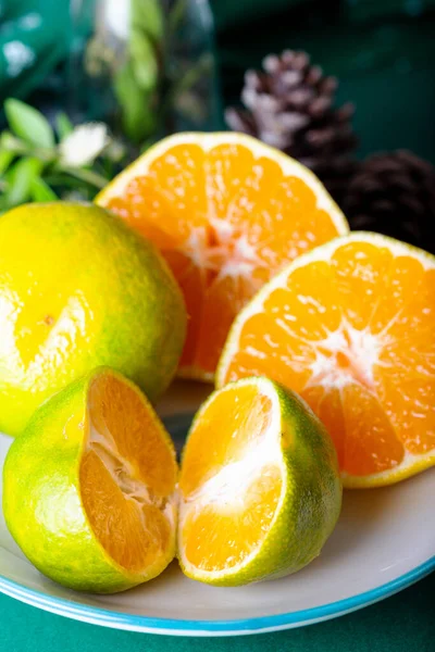 Slices Mandarine Ceramic Dish — Stock Photo, Image