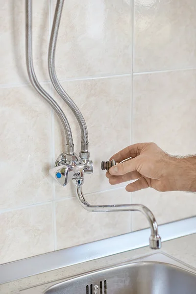The plumber disassembles the faucet vertical view — Stock Photo, Image