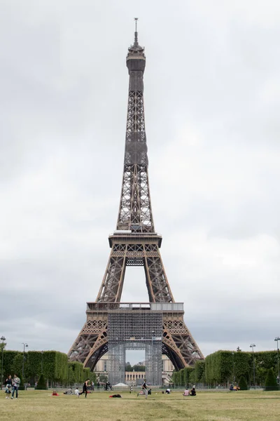 Parigi Francia Giugno 2020 Torre Eiffel Parigi Turisti Punto Riferimento — Foto Stock