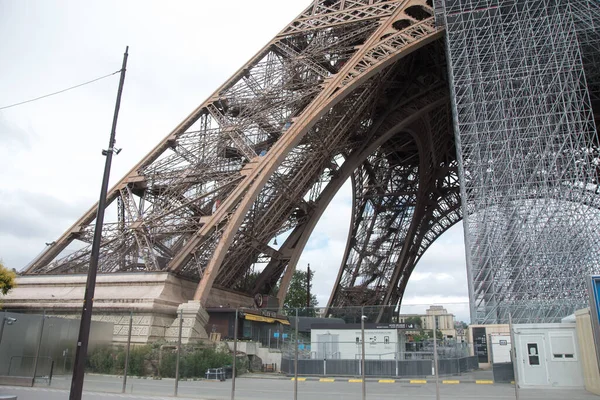 Eyfel Kulesi Eyfel Kulesi Yenileme Işlemi Sırasında Paris Dönüm Noktası — Stok fotoğraf