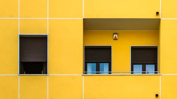 Вікно Балкона Помаранчевій Стіні — стокове фото
