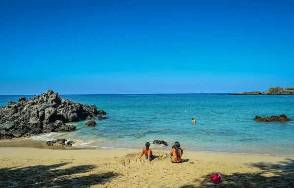 ハワイ島の美しいビーチと険しい海岸線 — ストック写真