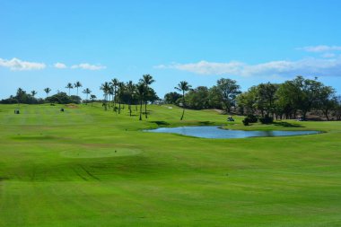 Hawaii, Maui adasında Haleakala Dağı manzaralı güzel ve manzaralı bir golf sahası.