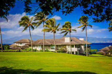 Kapalua, Maui, Hawaii Adaları 'nda golf sahası. Bu güzel Hawaii golf merkezinin her yerinden çarpıcı manzaralar..