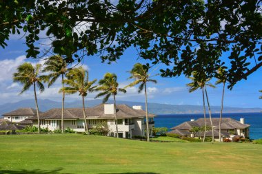 Kapalua, Maui, Hawaii Adaları 'nda golf sahası. Bu güzel Hawaii golf merkezinin her yerinden çarpıcı manzaralar..