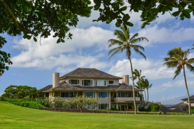 Kapalua, Maui, Hawaii Adaları 'nda golf sahası. Bu güzel Hawaii golf merkezinin her yerinden çarpıcı manzaralar..