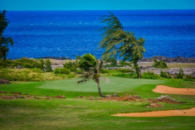 Kapalua, Maui, Hawaii Adaları 'nda golf sahası. Bu güzel Hawaii golf merkezinin her yerinden çarpıcı manzaralar..