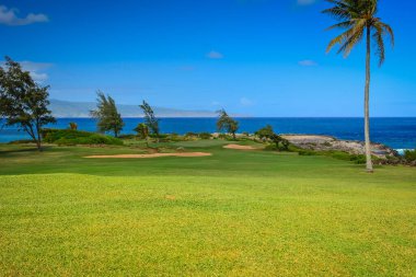 Kapalua, Maui, Hawaii Adaları 'nda golf sahası. Bu güzel Hawaii golf merkezinin her yerinden çarpıcı manzaralar..
