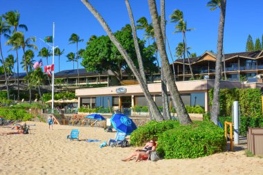 Maui, Hawaii 'nin kuzeybatısındaki güzel Napili Sahili. Sakin suları olan korunaklı körfez, yüzmek için harika..