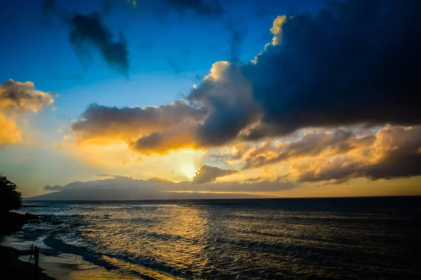 Lélegzetelállító Naplemente Kahana Beach Maui Hawaii Szigetek Látványos Ragyogó Színeket — Stock Fotó