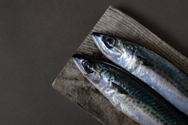 Güzel fotoğraf, iki balık yakın plan fotoğraf, tahta, ahşap kesim.