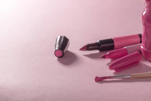 Marcadores Tinta Rosa Sobre Fundo Rosa — Fotografia de Stock