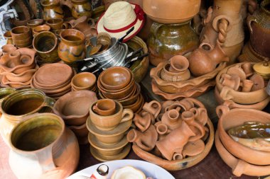 Kil el sanatları, el yapımı San Pedro Ayampuc pazarı, Guatemala.