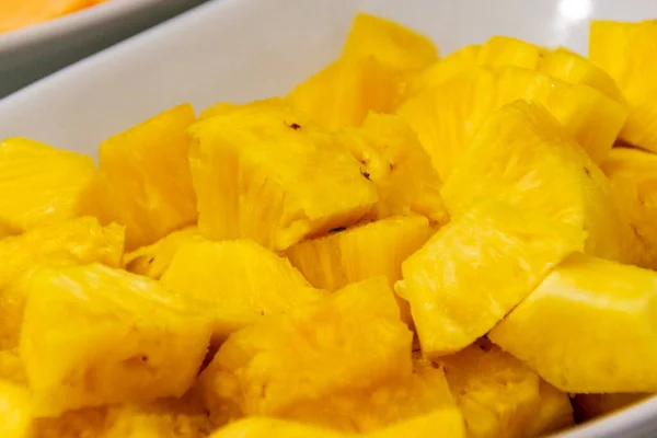 Λεπτομέρεια Από Πιάτο Φρέσκα Βιολογικά Φρούτα Ανανά Για Πρωινό Στη — Φωτογραφία Αρχείου