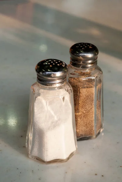 Behälter Mit Salz Und Pfeffer Restaurant Lateinamerika Natürliches Licht — Stockfoto