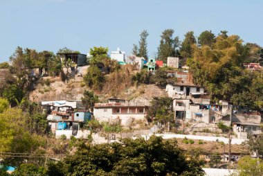 GUATEMALA, GUTEMALA ŞEHRİ 17, 2018. Guatemala City, şehir merkezine yakın gecekondu mahallesi tarzı evler. Guatemala 'da yoksulluk ve ekonomik kaynak yoksunluğu gösteren fakir evler, COVID19. BÖLÜM