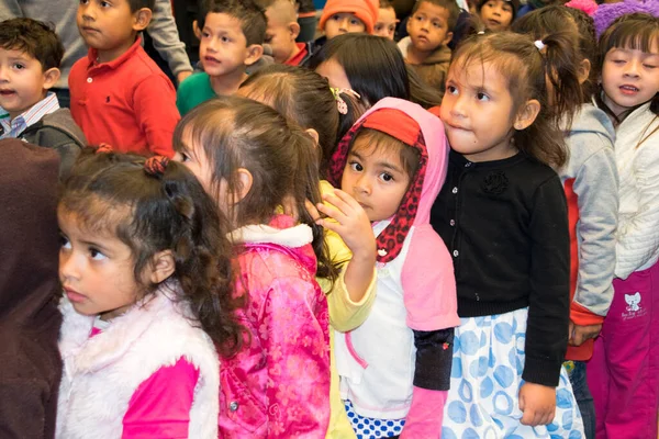 Guatemala Città Dicembre 2017 Gruppo Bambini Fila Ricevere Aiuto Nella — Foto Stock