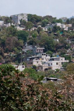 GUATEMALA, GUTEMALA ŞEHRİ 19 Mart 2018. Guatemala City, şehir merkezine yakın gecekondu mahallesi tarzı evler. Guatemala 'daki yoksulluk ve ekonomik kaynak yetersizliğini gösteren fakir evler. BÖLÜM