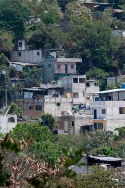 GUATEMALA, GUTEMALA ŞEHRİ 19 Mart 2018. Guatemala City, şehir merkezine yakın gecekondu mahallesi tarzı evler. Guatemala 'daki yoksulluk ve ekonomik kaynak yetersizliğini gösteren fakir evler. BÖLÜM