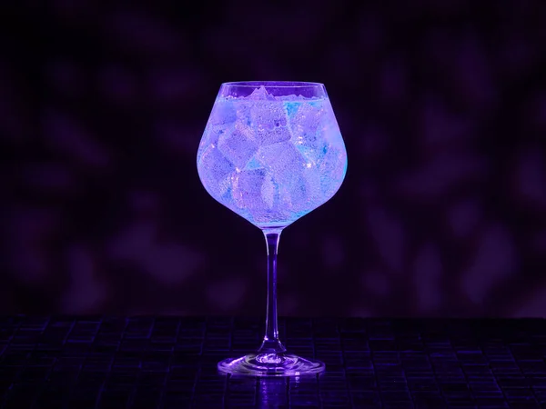 Gin Tonic Blacklight Illumination Glow Dark Drink — Stock Photo, Image