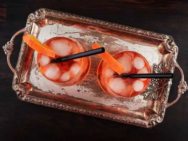 Dos Vasos Aperol Spritz Cóctel Aperitivo Que Consiste Prosecco Aperol — Foto de Stock