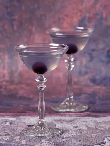 Aviazione Cocktail Viola Bluastro Base Gin Maraschino Creme Violette Pizzico — Foto Stock