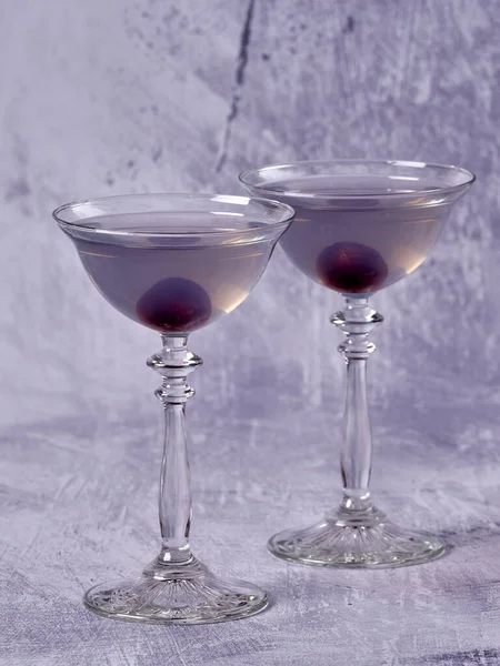 Repülés Lila Kék Koktél Gin Maraschino Creme Violette Egy Csipetnyi — Stock Fotó