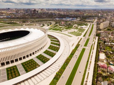 Yukarıdan Krasnodar şehri manzarası. Şehir parkı. Stadyum FC Krasnodar, hava manzaralı.. 