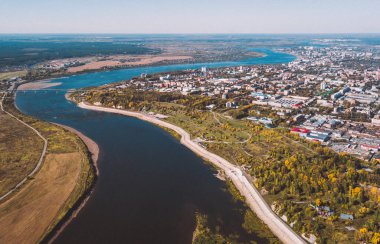 Tomsk şehir manzarası havadan görünüyor. Rusya 'da modern şehir