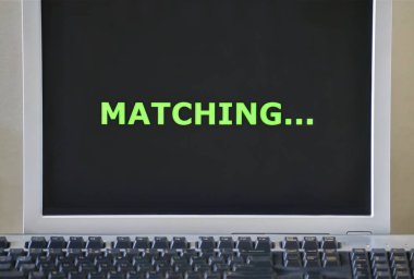 Word eşleşen bir karşılaştırma programı çalışırken ekran üzerinde