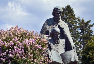 Heykeller kardeşlerin Cyril ve Methodius taş Ohri