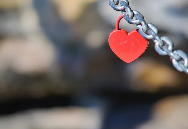 Red Padlock Shape Heart Hanging Chain — Stock Photo, Image