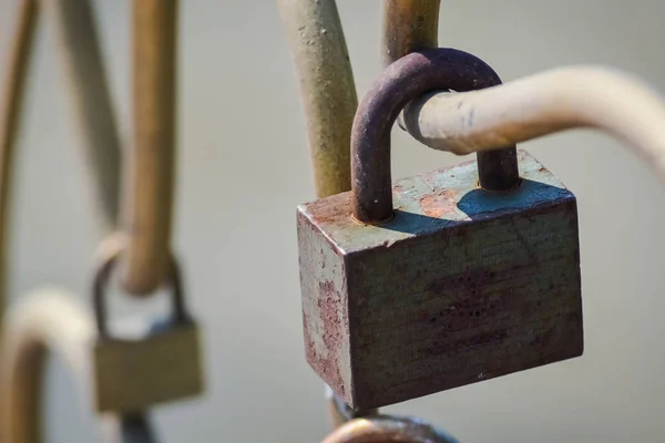 Close Van Een Grote Hangslot Symbool Van Eeuwige Liefde — Stockfoto