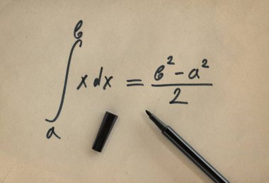 Genel çözümü ve keçeli kalemi olan belirli bir integral örneği