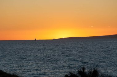 Mallorca 'daki Arenal plajında gün batımı