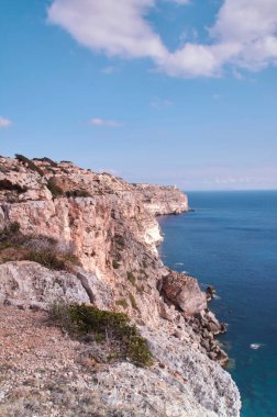 Far de Cap Blanc Mallorca 'da, İspanya uçurum manzarası, deniz feneri, Cabrera Adası