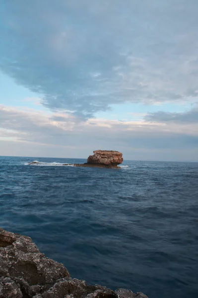 Βράχους Και Φάρο Porto Colom Ευρώπη Ισπανία Βαλεαρίδες Νήσοι Μαγιόρκα — Φωτογραφία Αρχείου