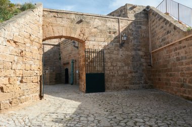 1981 'de San Carlos Kalesi müzesi 26 Eylül 1991' de açıldı ve müze bir müzeye dönüştürüldü. 1997 yılında müzeyi yöneten Castillo de San Carlos Konsorsiyumu kuruldu.
