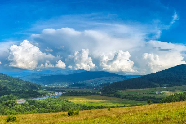 Hermoso Paisaje Rural Verano Con Pajar Vista Abierta Idilio Verano — Foto de Stock