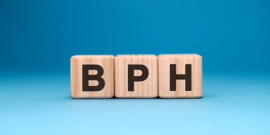 Mavi arka planda BPH kelime küpü. Tıbbi konsept.