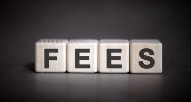 Ücretler - karanlık bir arkaplanda finansal iş kavramı