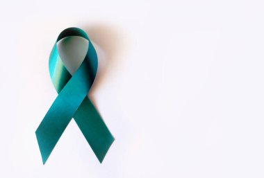 Yeşim sembolik bant - hepatit B ve hepatosel karsinom problemi - beyaz arka planda