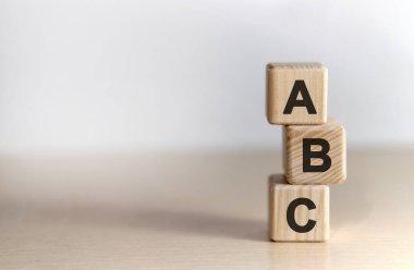 ABC - tahta küplerle ilgili metin, ahşap arkaplan