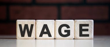 Tahta bloklarda maaş. Maaş oranı. İş konsepti.