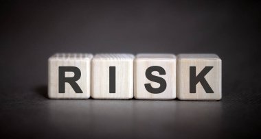 RISK - Karanlık bir arkaplanda finansal kavram